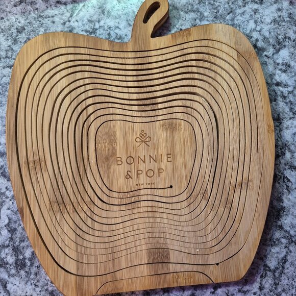 Wooden gift basket from Bonnie and Pop. No fruit. - Picture 2 of 8